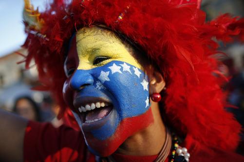 查韦斯回到委内瑞拉 民众当街庆祝政要表示欢迎