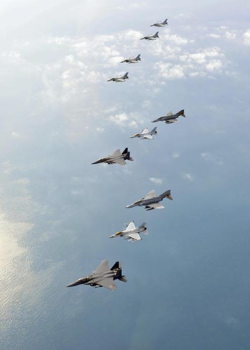 韩美下月举行联合军演 或出动航母及轰炸机