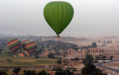 埃及发生热气球坠毁事故 19名外国游客遇难