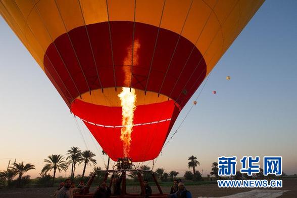 埃及热气球坠落致19名游客遇难 中方开展善后工作