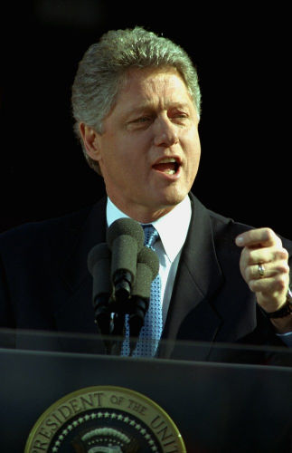美国前总统克林顿：与《婚姻保护法案》说再见正当其时