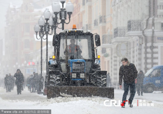 俄首都莫斯科遭50年一遇大雪袭击