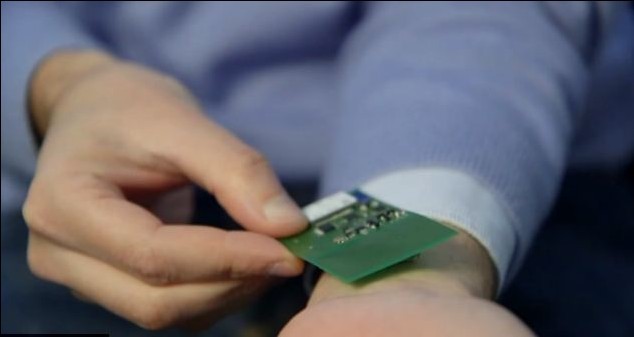 科学家研发可植入芯片 能在疾病突发前发出警告