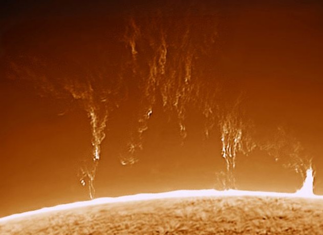 英国天文爱好者用自家望远镜捕捉太阳表面惊人细节