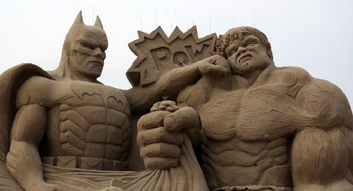 好莱坞主题加盟英国韦斯顿沙雕节 “巨星”云集沙滩