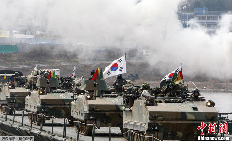 高清：韩国装甲部队在华川举行演习