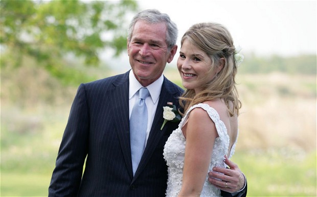 美国前总统小布什宣布荣升外祖父