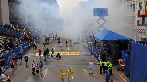 波士顿爆炸案已致两死近百伤 现场发现爆炸物