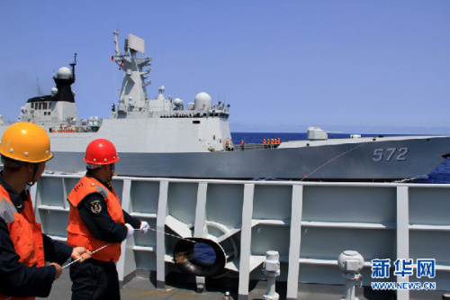 海军南海舰队远海训练编队在钓鱼岛附近海域巡航