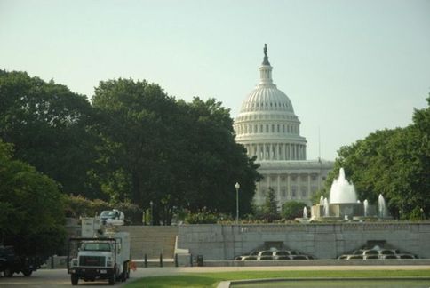 为预防恐怖袭击 美国国会大厦附近垃圾桶被清除
