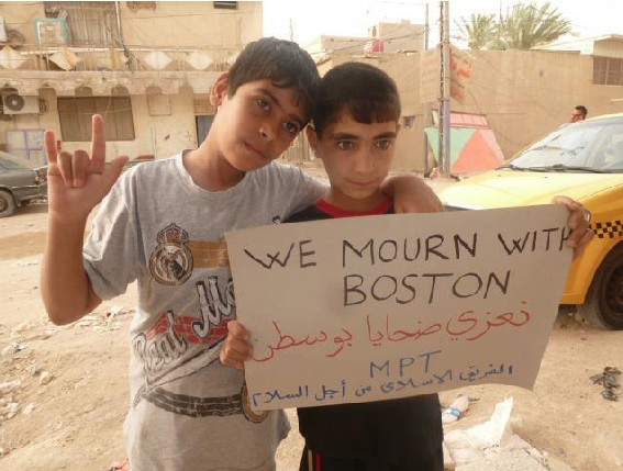 FBI否认锁定波士顿爆炸嫌犯 伊拉克儿童哀悼