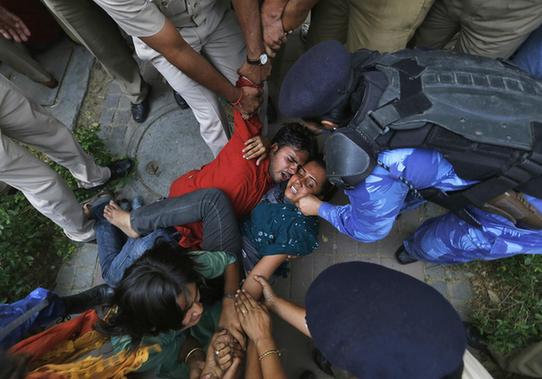 印度被强奸5岁幼女情况好转 民众连续3天游行示威