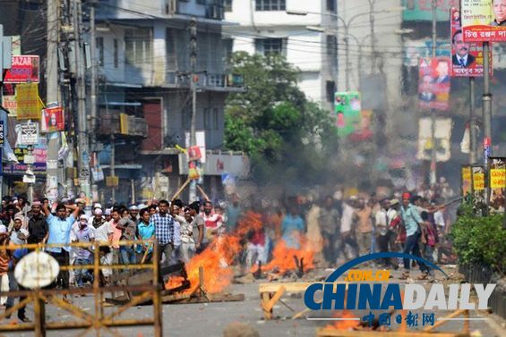孟加拉国示威者与警察大规模冲突已致28人死亡