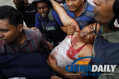 孟加拉宗教组织示威引冲突 倒塌大楼遇难超600