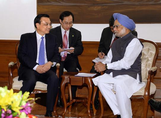 李克强与印度总理辛格举行小范围会见 强调培育亚洲合作新亮点