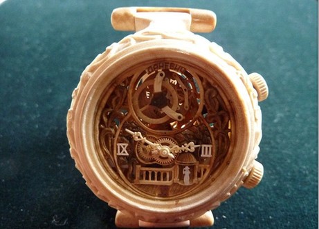 乌克兰木匠打造“全木”手表 零件中仅一弹簧为金属