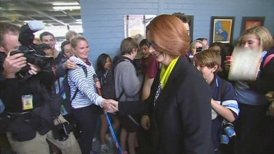 澳大利亚总理又“遇袭” 参观学校被扔三明治