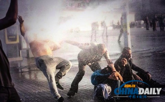土耳其多地爆发大规模反政府示威 总理承认警方应对方式不妥