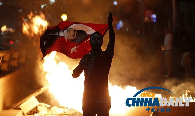 土耳其示威继续上演 总理指责反对党“煽动抗议”