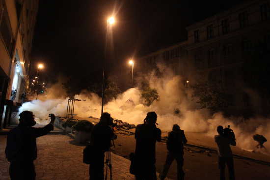 土耳其反政府示威继续上演 警察发射催泪弹