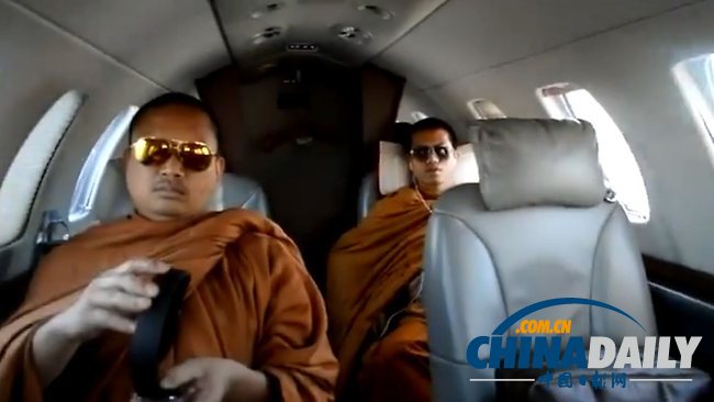 泰国僧侣乘私人飞机挎名牌包 奢侈生活惹民愤