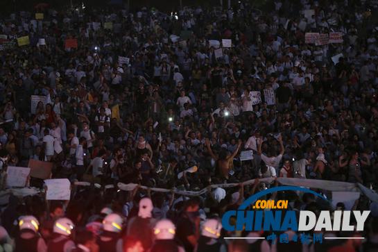 巴西总统为民众抗议活动深感骄傲 承诺改善民生