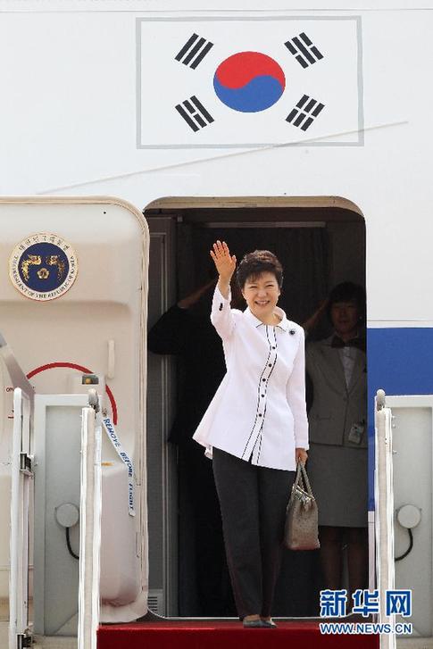 韩国总统朴槿惠启程开始访华之旅 (高清大图)