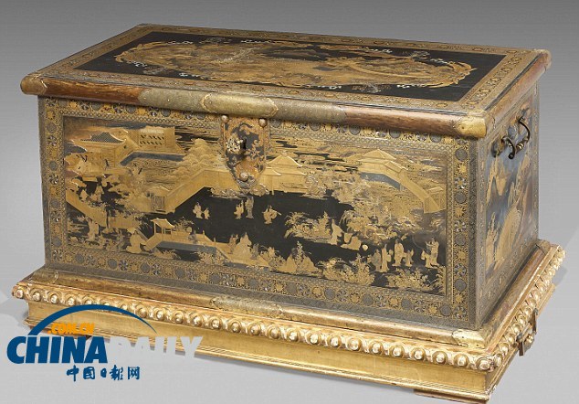 日本古董箱拍得630万英镑 曾被当普通电视柜
