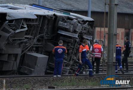 法国发生火车脱轨事故 6人死亡30人受伤