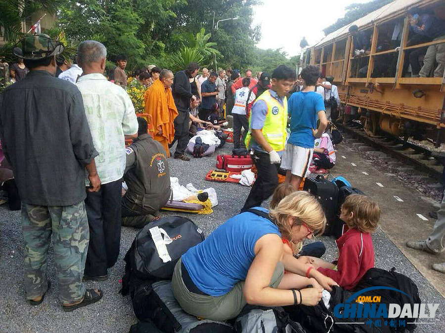泰国一列火车脱轨 约30名乘客受伤包含1名中国人