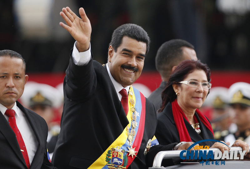 委内瑞拉总统宣布完婚 新娘年长近10岁（组图）