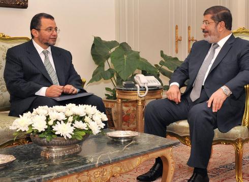 埃及前总理提建议平息政治危机 要求探访穆尔西