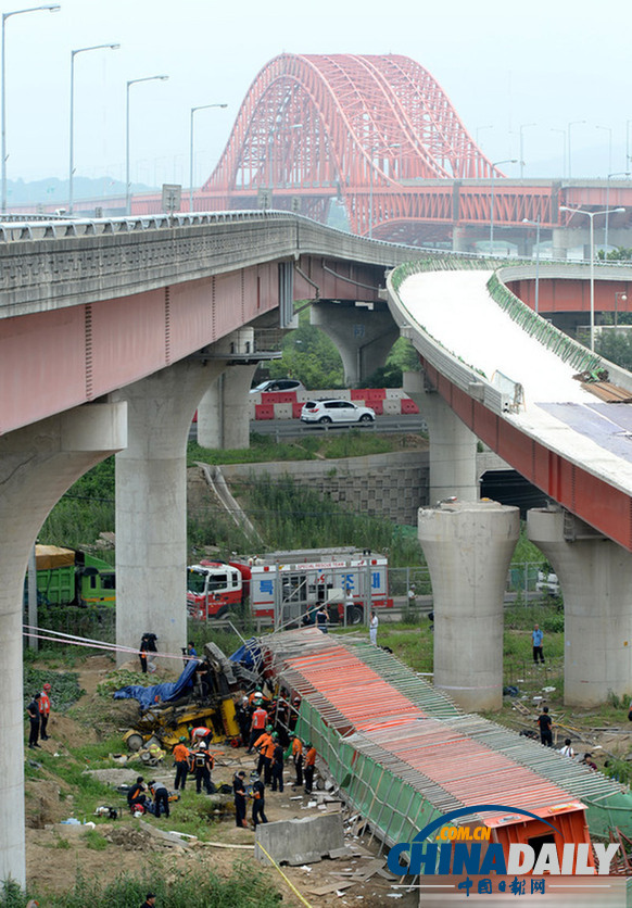 韩国首尔傍花大桥工地坍塌 2名中国朝鲜族工人遇难