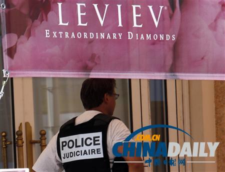 戛纳1.36亿美元珠宝遭抢劫 为法国最大珠宝失窃案