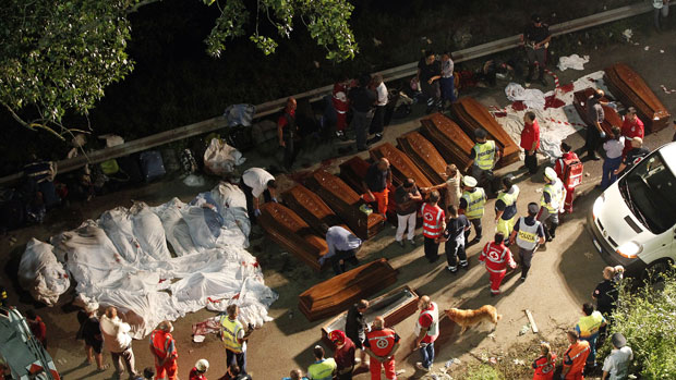 意大利一辆大巴车失事 至少38人死亡