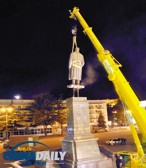 格鲁吉亚决定重树斯大林雕像 三年前曾秘密拆除