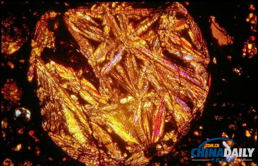 奇妙照片展现45亿年前陨石内部绚丽“万花筒”（组图）