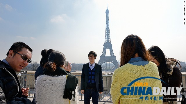 巴黎窃贼瞄准中国游客 反扒指南为你支招