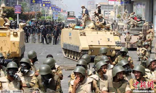 埃及警方与穆尔西支持者爆发冲突 已致五人死亡