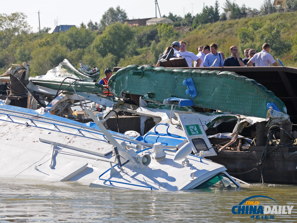 俄罗斯鄂木斯克发生撞船事故 致4死35伤（组图）