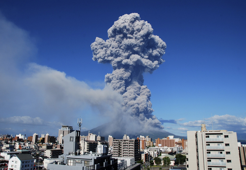 日本樱岛火山喷发 烟尘高达5000米（高清组图）