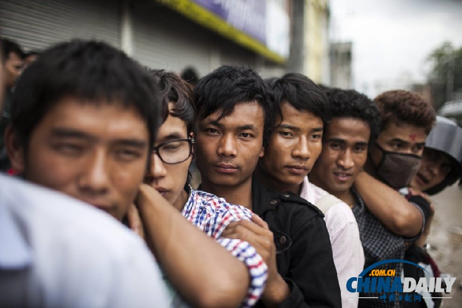 国内缺乏工作机会 大量尼泊尔青年出国打工（组图）