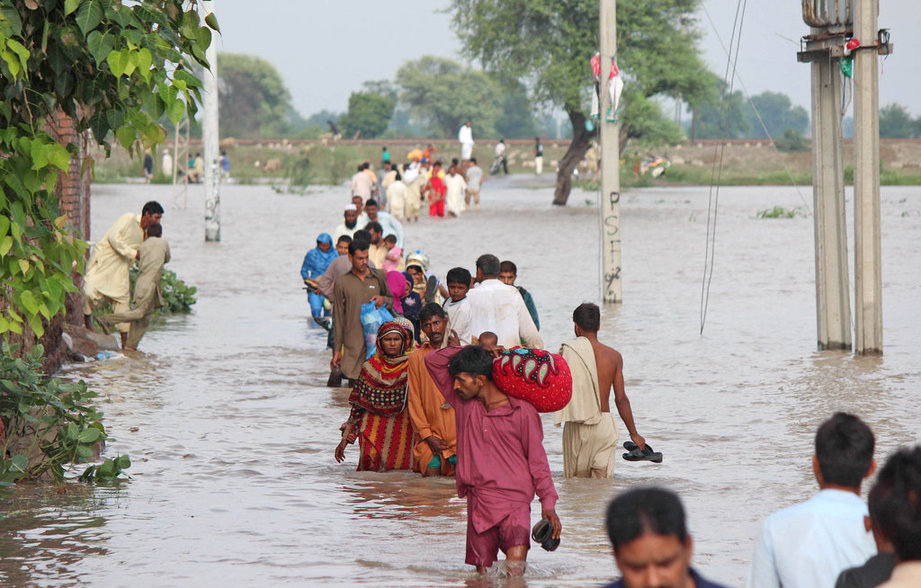 巴基斯坦洪灾已致至少118人死亡 军队帮助灾民转移（组图）