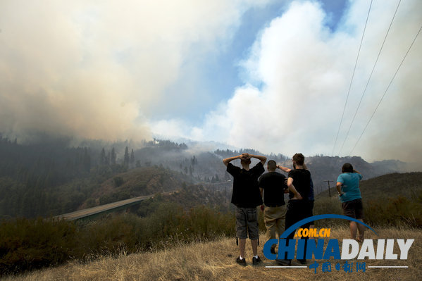 美国约塞米蒂国家公园附近森林大火持续 仅5%被控制