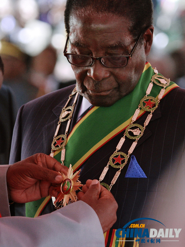 89岁穆加贝宣誓就任津巴布韦总统 已执政33年（组图）