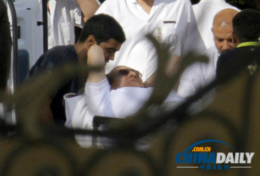 穆巴拉克从监狱获释 被软禁在军事医院