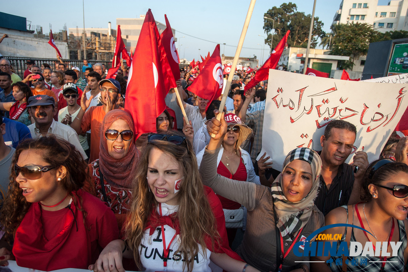 突尼斯爆发大游行要求政府下台