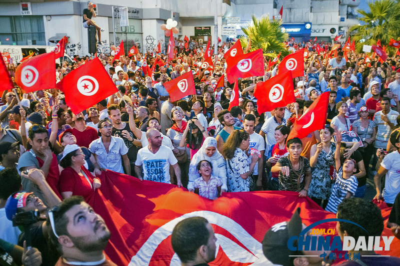 突尼斯爆发大游行要求政府下台