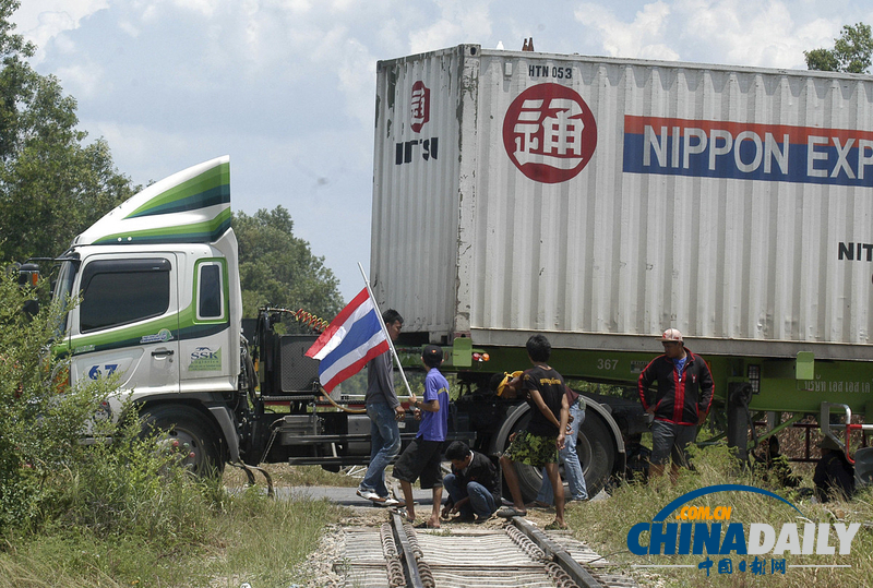 泰国农民劫持卡车堵铁路 要求政府干预橡胶收购价
