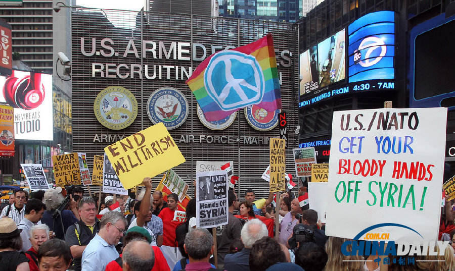 纽约民众聚集时报广场反对政府军事干预叙利亚（图）
